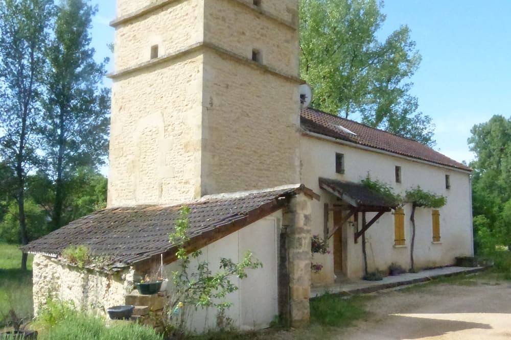 Maison de Campagne au Calme in Frayssinet-le-Gélat, Quercy