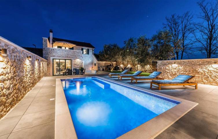 Maison de vacances pour 6 personnes, avec terrasse ainsi que piscine et jardin, animaux acceptés - 1