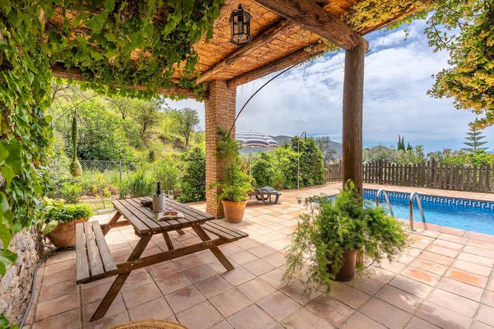 Casa de vacaciones "La Terrera" con vistas a la montaña, piscina privada y Wi-Fi in Bayacas, Órgiva