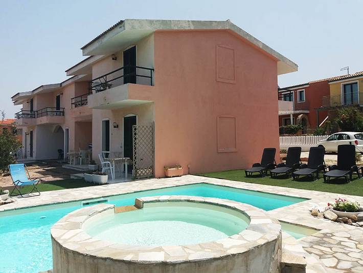 Ferienwohnung für 6 Personen, mit Terrasse und Garten sowie Pool in La Ciaccia