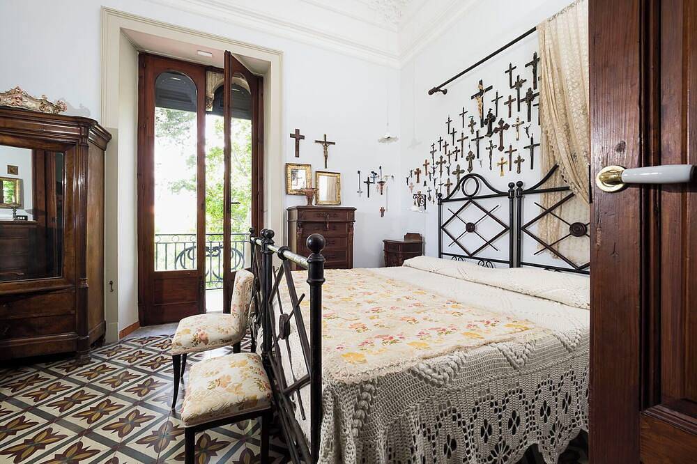 Castle near the sea with pool, park and views in Acireale, Catania Province