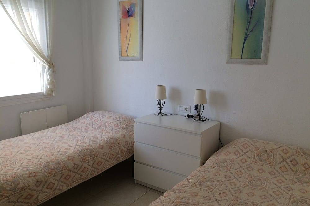 El Divino. 3 bedrooms, 2 pools, roof solarium. Aircon. Uk Tv. Wifi available in Pueblo Patricia, Los Alcázares