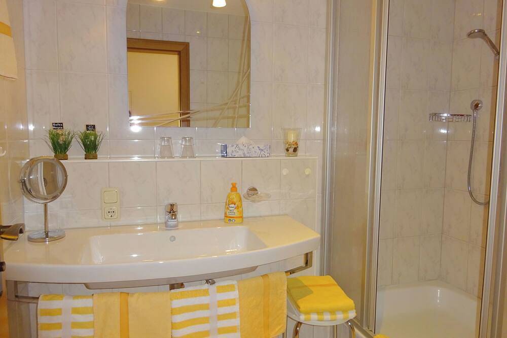 Ganze Wohnung, Ferienwohnung \"Predigtstuhl\" od. \"Zwiesel\", 42qm, 1 Schlafzimmer, Balkon in Bad Reichenhall, Berchtesgadener Alpen