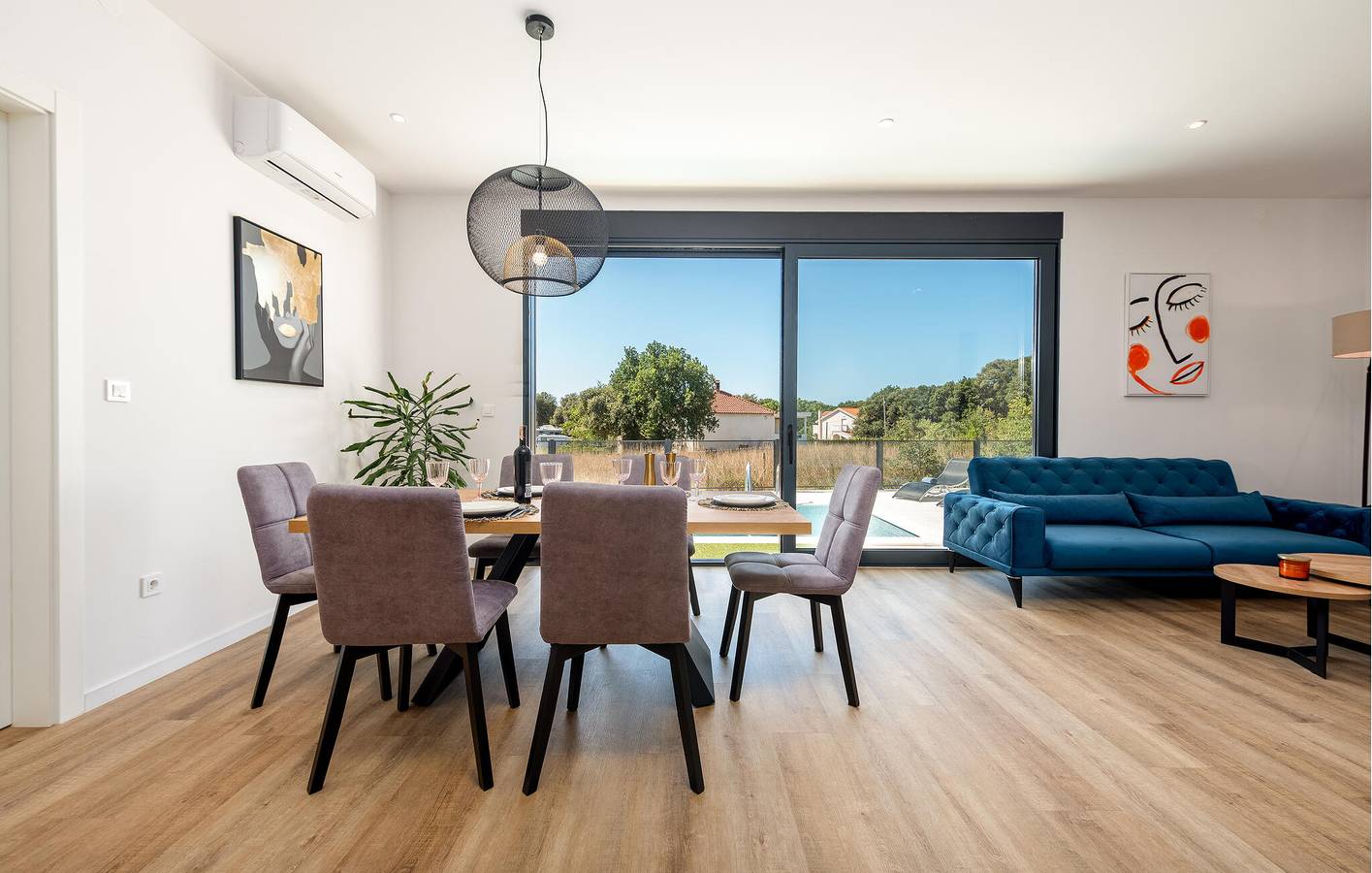 Holiday home for 8 people with garden in Petrcane, Zadar
