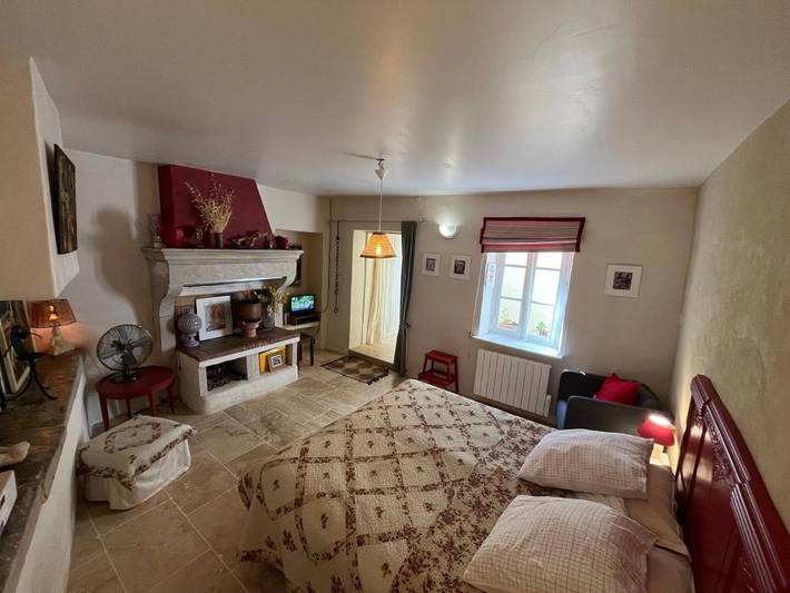 Gîte pour 3 personnes, avec terrasse, animaux acceptés à Salles-sous-Bois - 4