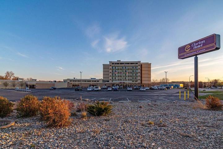 Hôtel pour 4 personnes, avec piscine, animaux acceptés à Minot - 2