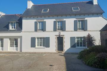 Gîte pour 12 personnes, avec jardin, animaux acceptés à Poullan-sur-Mer