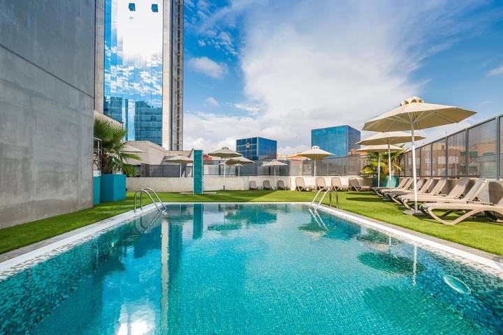 Hotel para 2 personas, con terraza y piscina - 1