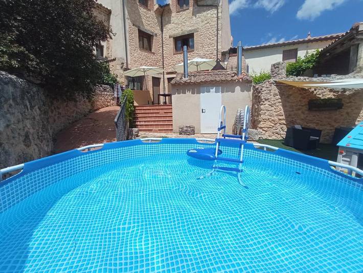 Casa rural para 28 personas, con jardín y terraza además de piscina y vistas, Se admiten mascotas en Comarca de Riaza - 2