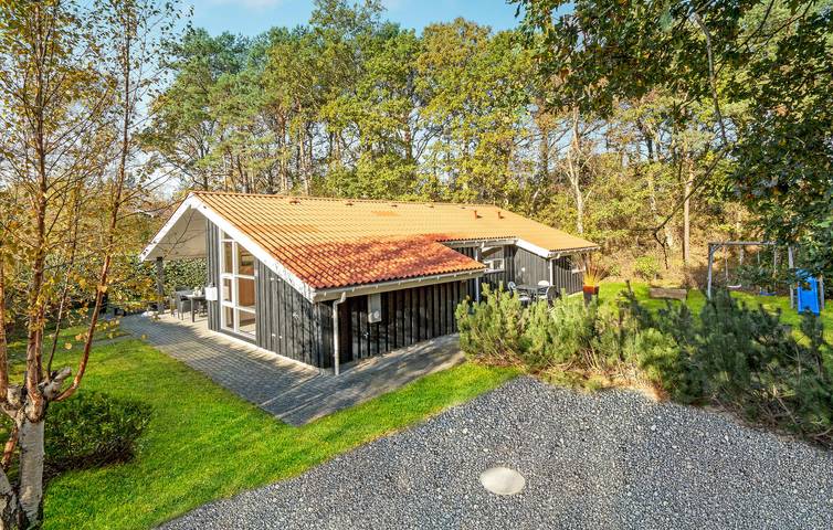 Ferienhaus für 8 Personen, mit Terrasse und Whirlpool sowie Sauna in Øster Hurup