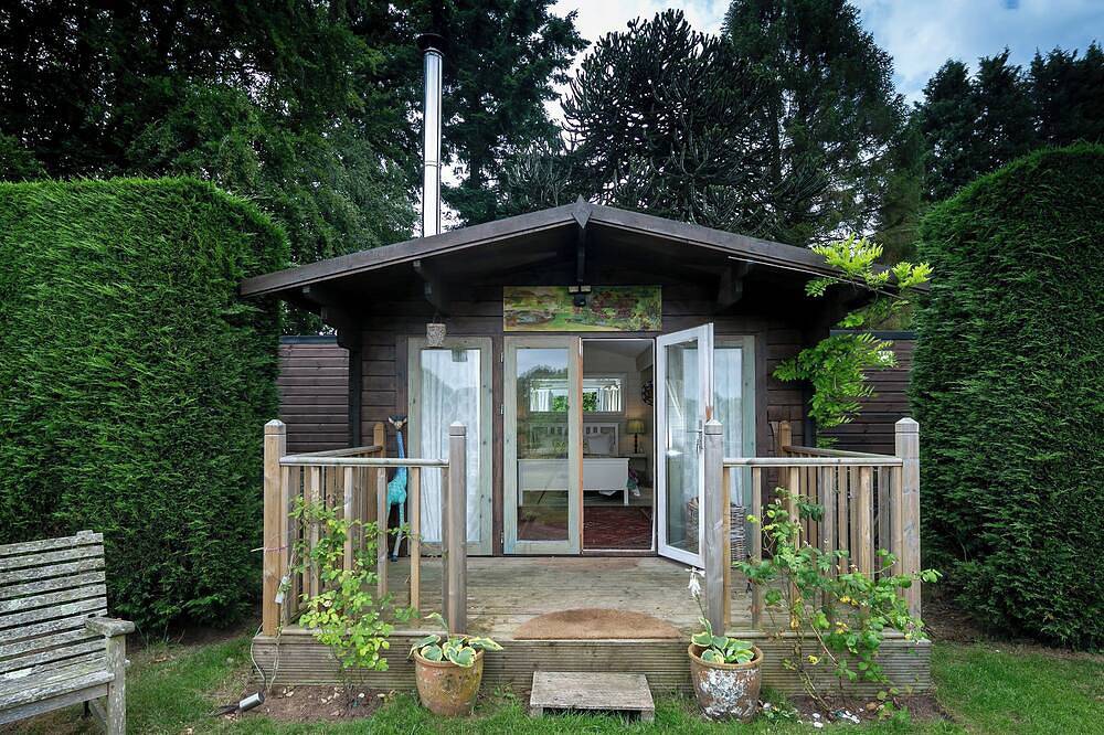 1 bedroom accommodation in Shere, near Guildford in Shere, Guildford