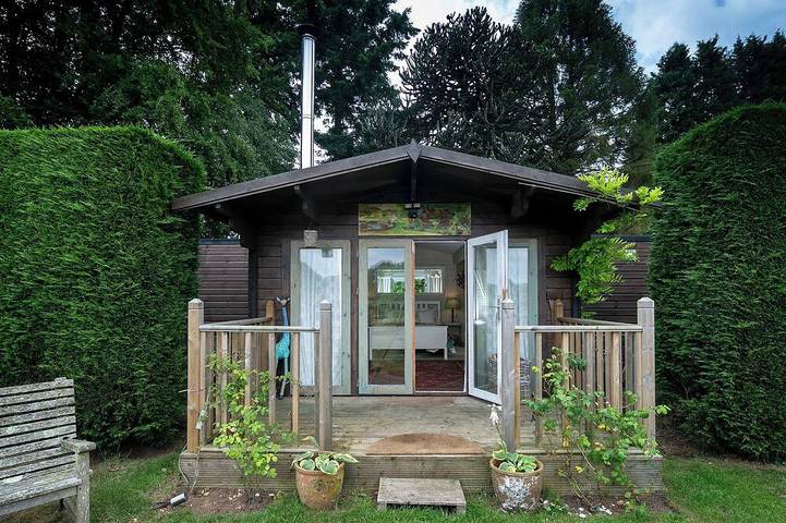 Cottage for 2 people, with pool and garden, with pets in Surrey Hills