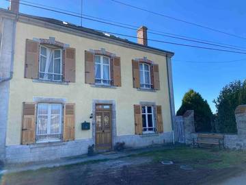 Gîte pour 11 personnes, avec vue et jardin, animaux acceptés à Mailhac-sur-Benaize