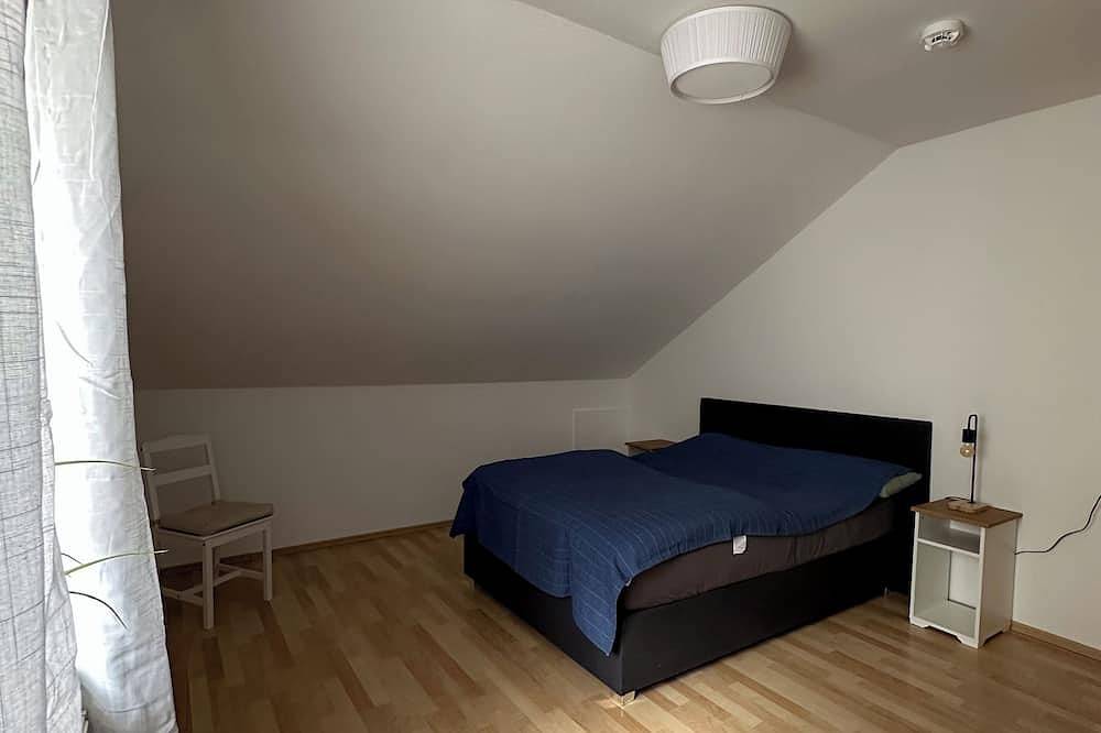 Ganze Wohnung, Gemütlich unterm Dach. Klein und fein. in Baunatal, Hessisches Bergland