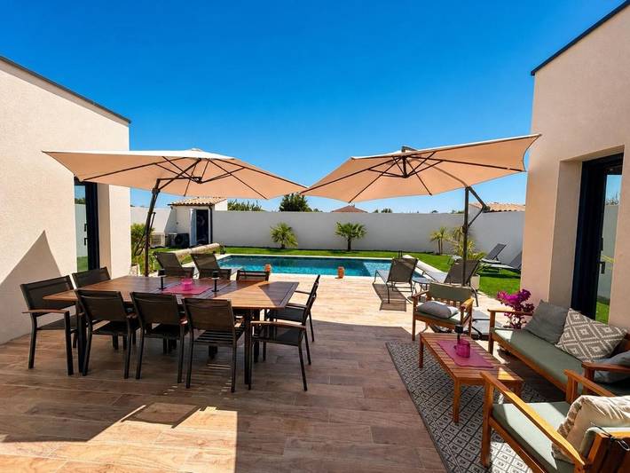 Location de vacances pour 10 personnes, avec Terrasse ainsi que Jardin et Piscine à Saint-Rogatien