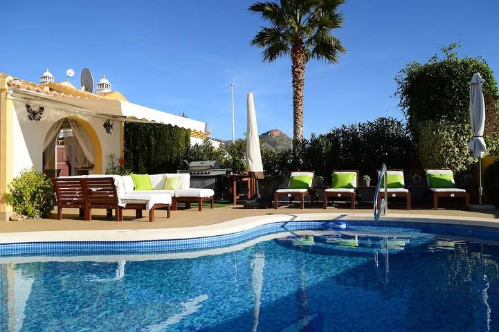 Casa rural para 4 personas, con jardín además de piscina y jacuzzi en Mazarrón