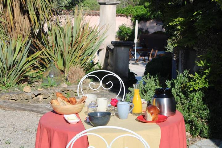 Location de vacances pour 2 personnes, avec jacuzzi ainsi que jardin et piscine à Forcalqueiret - 4