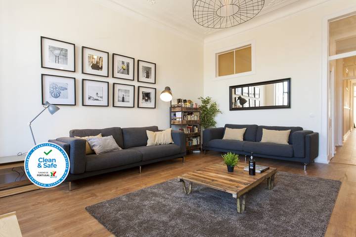 Apartment for 25 people in Lisbon