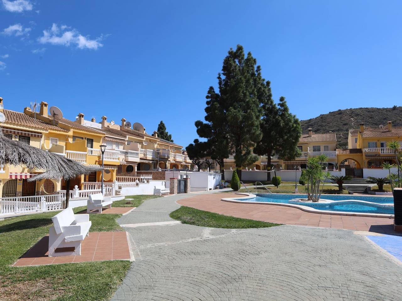 Bungalow moderne pour 4 dans une résidence privée avec piscine in El Campello, Costa Blanca