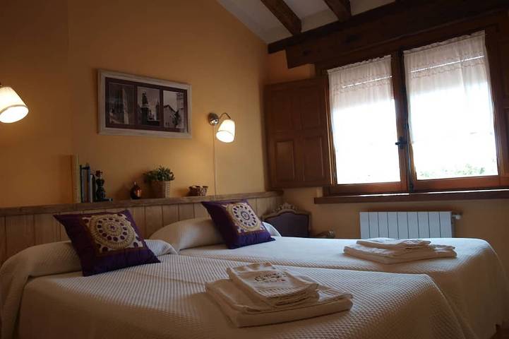 El Mirador de la Cigüeña: Large Eco-Retreat near Segovia with Stork Views in Cabanillas del Monte, Torrecaballeros