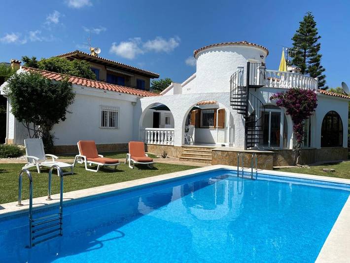 Casa rural para 6 personas, con jardín además de vistas y piscina en Alcalá de Chivert