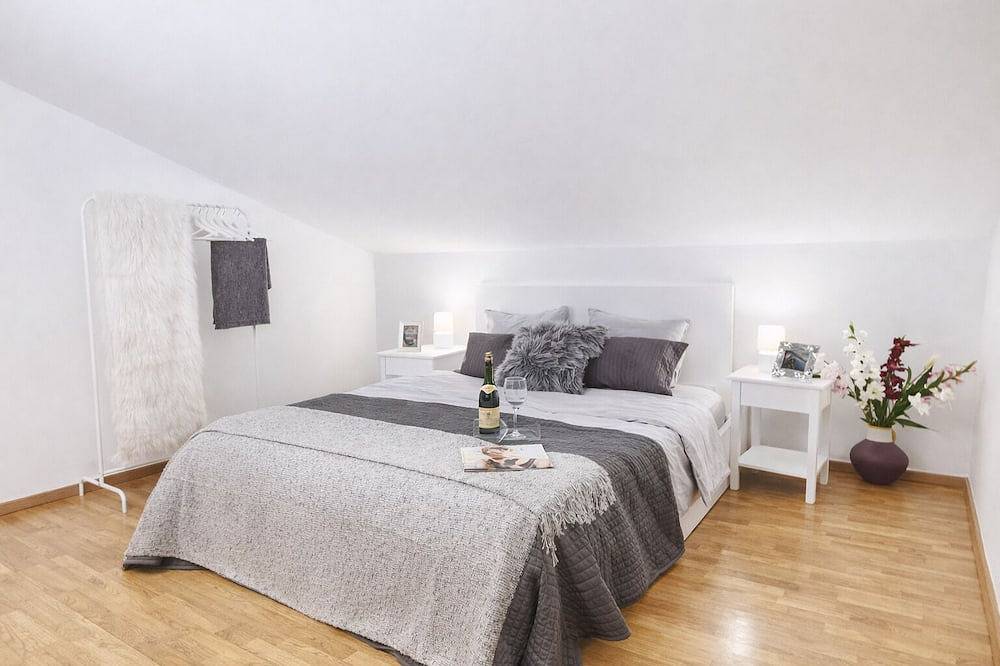 Apartamento inteiro, Galeria exclusiva apartamento com vista para campo de golfe / praia perto in Aroeira, Charneca de Caparica e Sobreda