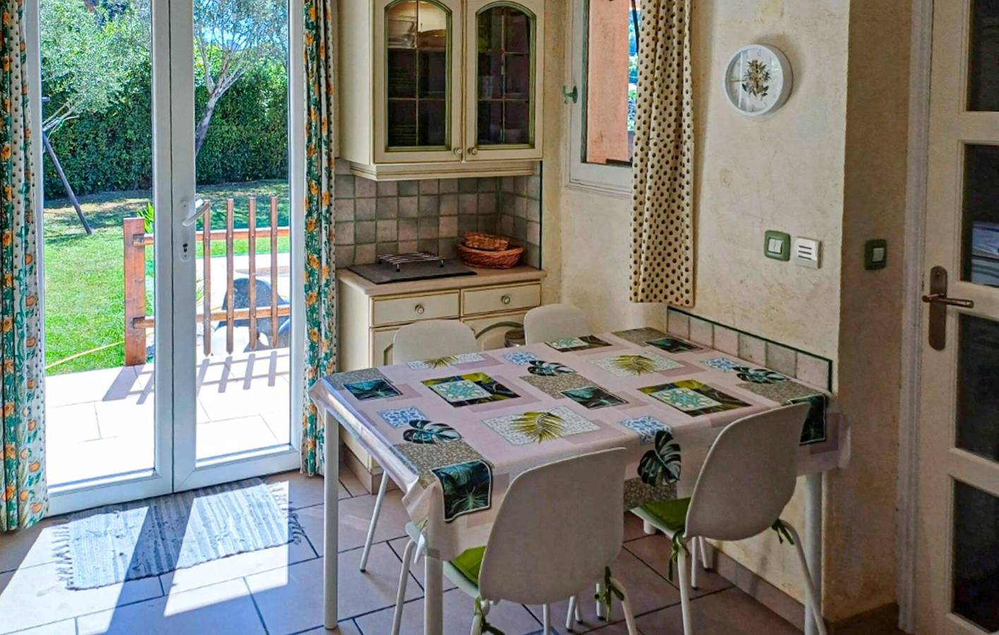 La Gaude Apartment: Pool, Terrasse, WLAN, Parkplatz, in der Nähe des Stadtzentrums in La Gaude, Cannes und Umgebung