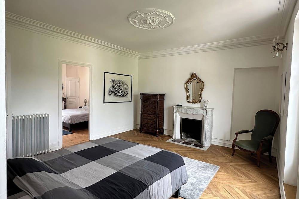 Manor house + swimming pool in Meyssac, Brive-la-Gaillarde region