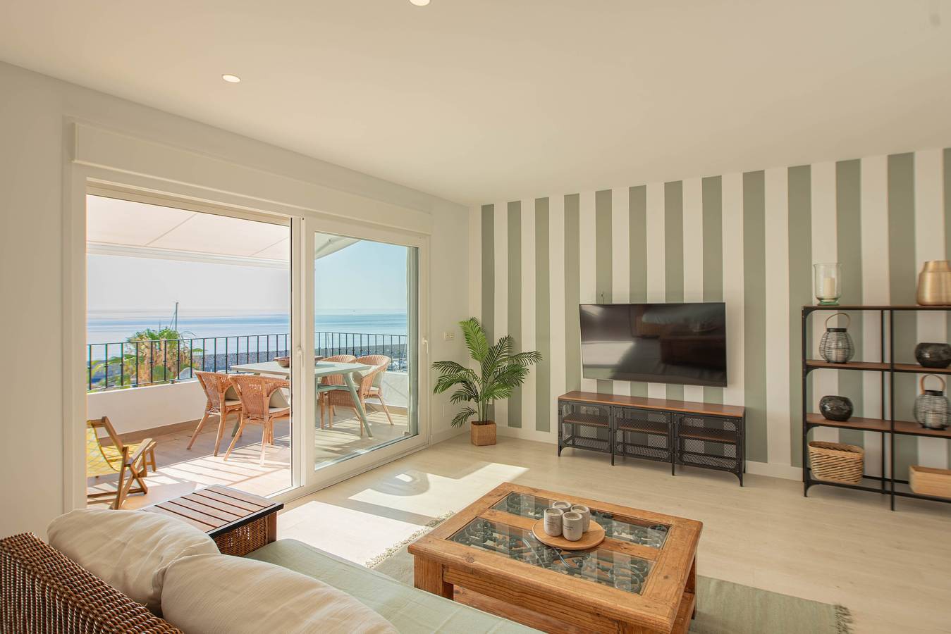 Entire apartment, Bellavista Apartment with Sea Views, Wi-Fi, and Air Conditioning in Playa de los Berengueles (Almuñecar), Almuñecar