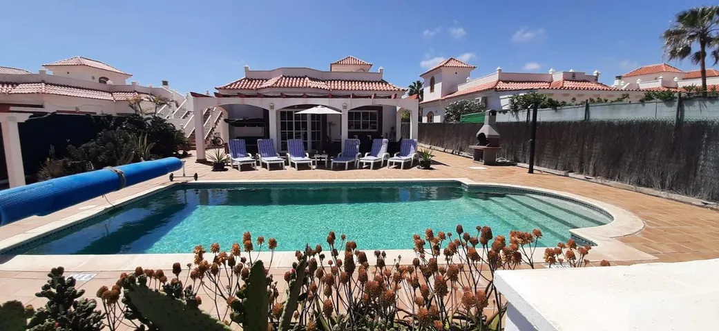 Chalet para 9 personas, con piscina además de jardín y vistas - 1