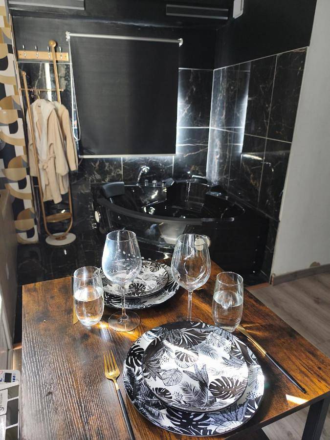 Appartement entier, Studio & Balnéo privatif in Évreux, Région d'Évreux