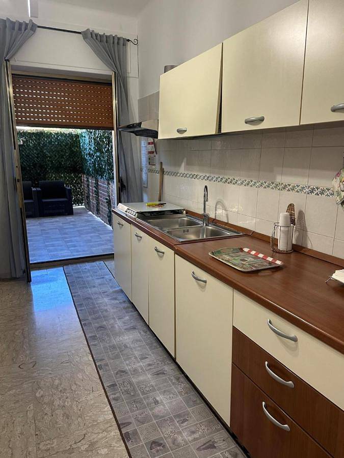 Gîte pour 8 personnes, avec terrasse dans Torre a Mare - 4