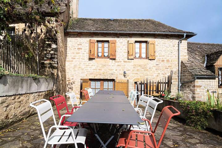 Gîte pour 10 personnes, avec terrasse ainsi que sauna et piscine, animaux acceptés