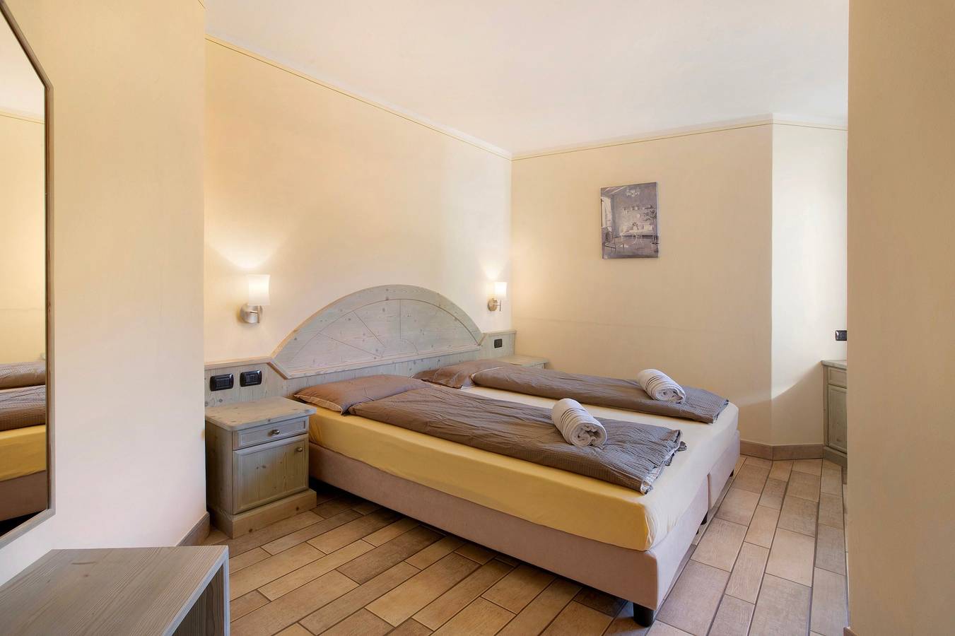 Apartamento entero, 'Appartamento 3' con vistas a la montaña, jardín compartido y Wi-Fi in Livigno (Town), Livigno