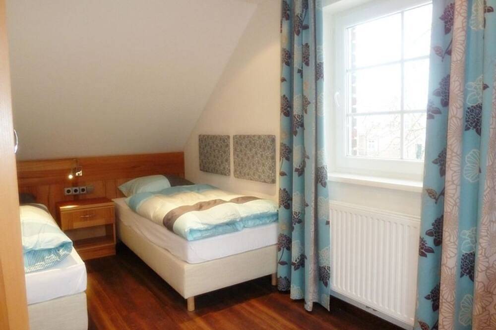Huus an't Gracht - Wellness-Ferienhaus in Bestlage von Greetsiel in Greetsiel, Krummhörn