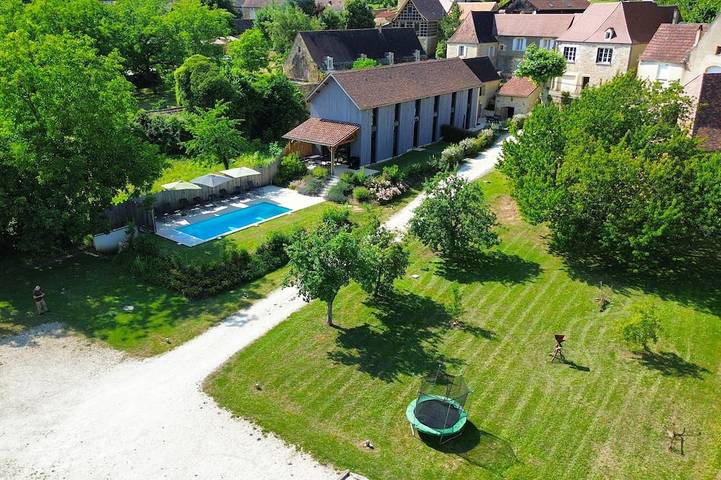 Location de vacances pour 18 personnes, avec jardin à Saint-Vincent-de-Cosse