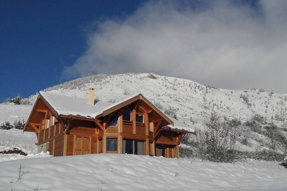 Spacieux chalet sur grand terrain privatif plein sud avec vue sur les montagnes in Ancelle, Parc national des Écrins