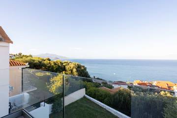 Gîte pour 2 personnes, avec piscine et jardin, adapté aux familles à Koróni