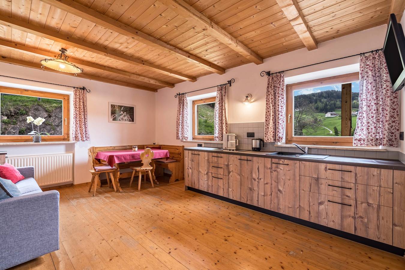 Ganze Wohnung, Ferienwohnung "Stockrose - Nusserhof" in der Nähe des Skigebietes mit Bergblick & Balkon in Hafling Oberdorf, Hafling