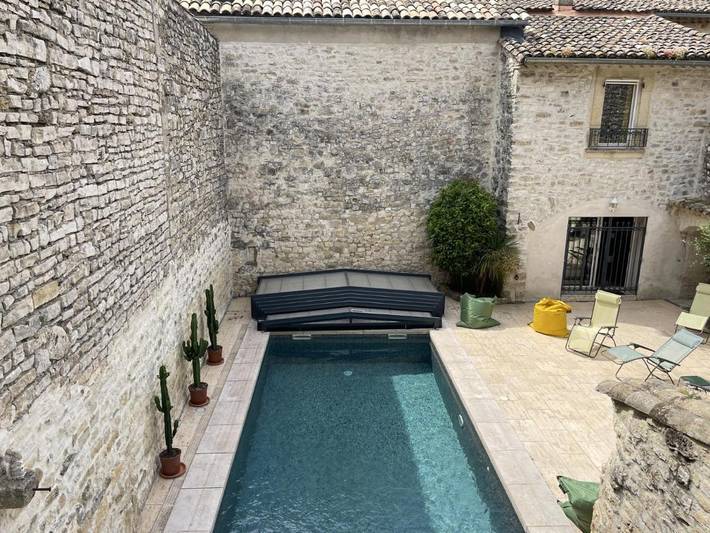 Location de vacances pour 6 personnes, avec vue ainsi que terrasse et piscine à Arpaillargues-et-Aureillac - 2