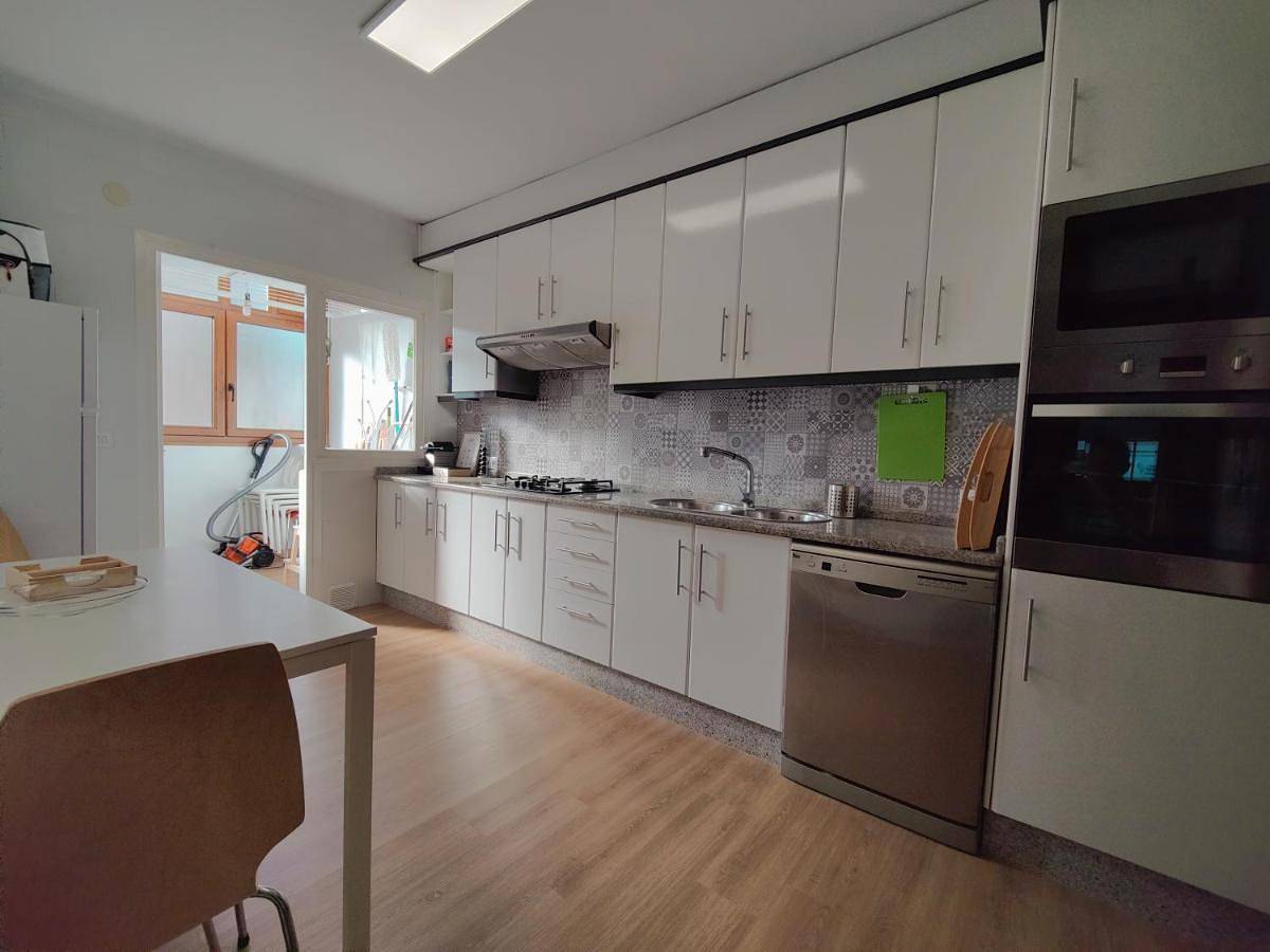 Apartamento entero, Céntrico, 100 metros de la playa, reformado,163 m2 in Praia da Rapadoira (Foz), Foz