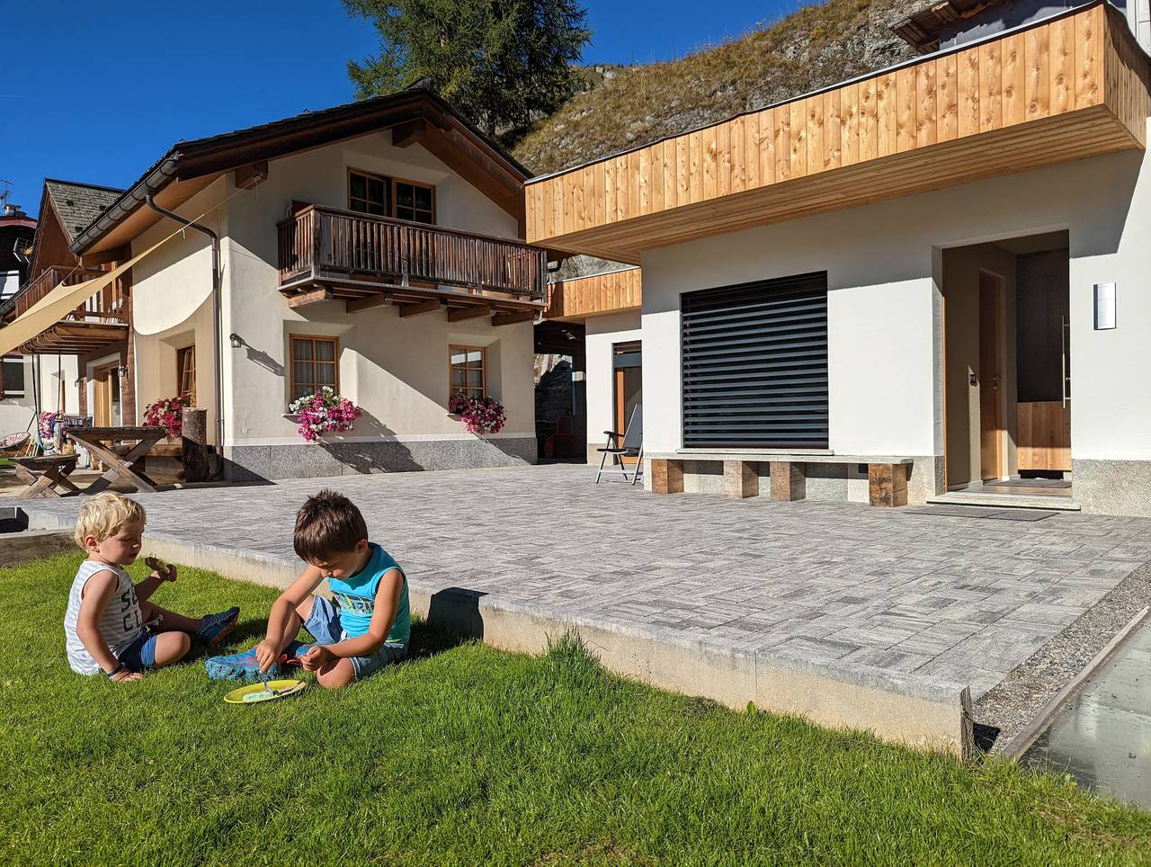 Entire apartment, Holiday Apartment 'Nido' with Mountain View, Terrace & Wi-Fi in Livigno (Town), Livigno