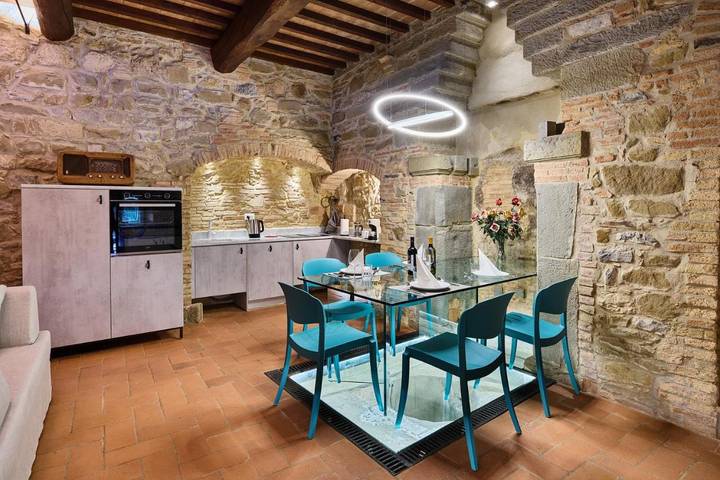 Ferienwohnung für 4 Personen, mit Whirlpool und Terrasse sowie Garten und Pool