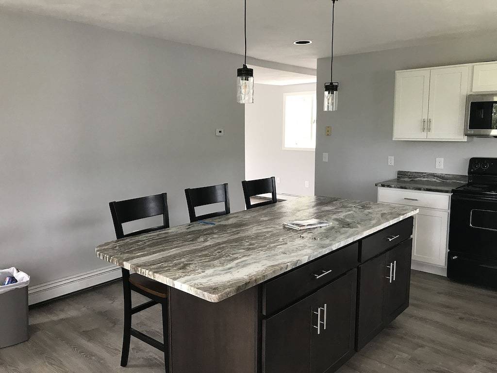 Simple and clean living by the beach! in Narragansett Pier, Narragansett