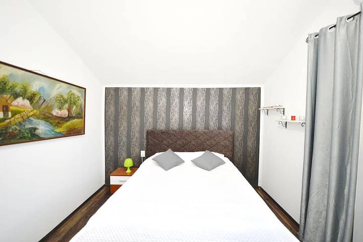 Villa für 8 Personen, mit Balkon und Whirlpool sowie Garten und Sauna in Montenegro - 2