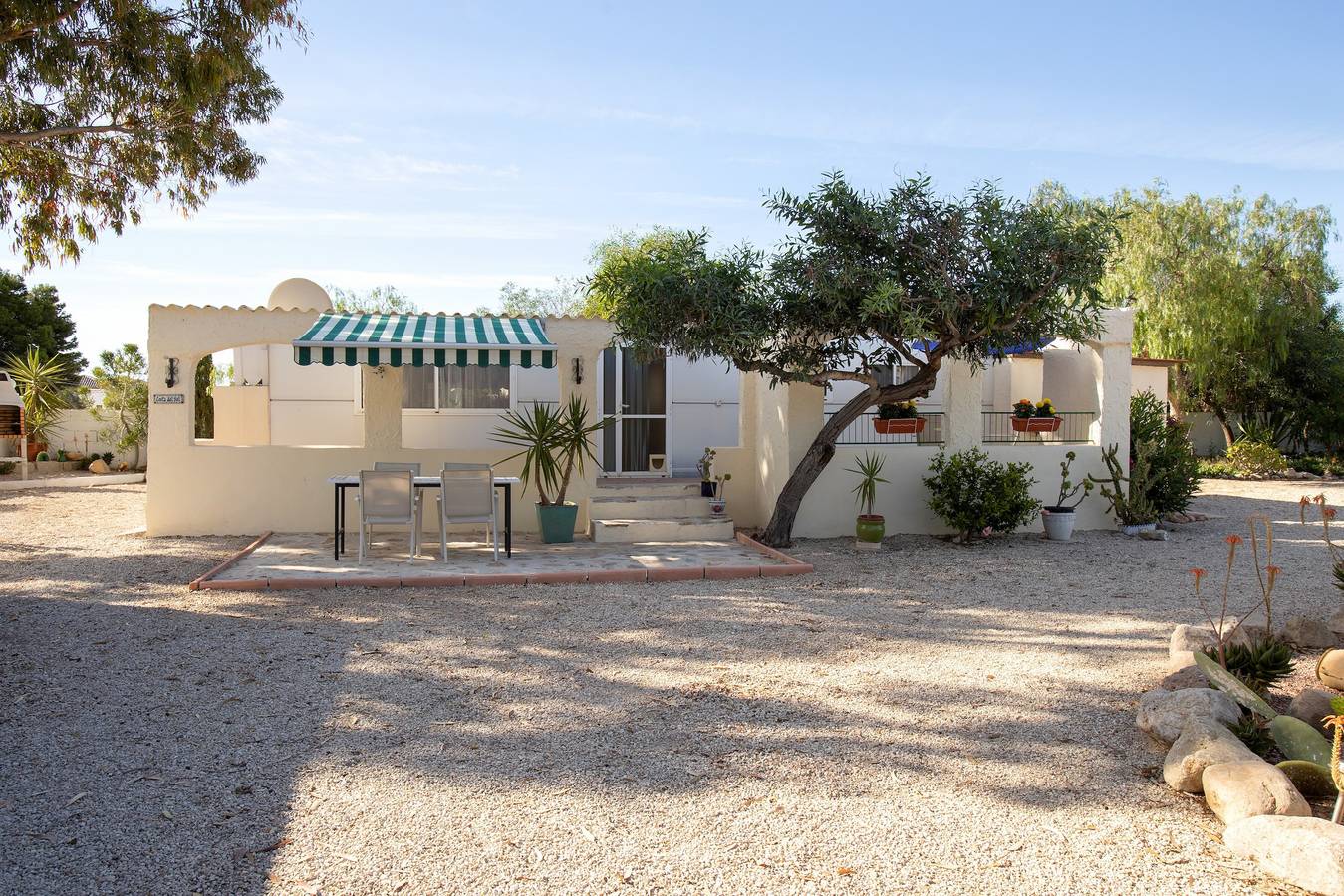 Caravane 'Mobilhome Mit Garten Und Pool' avec piscine partagée, Wi-Fi et climatisation in Mutxamel, Province d'Alicante