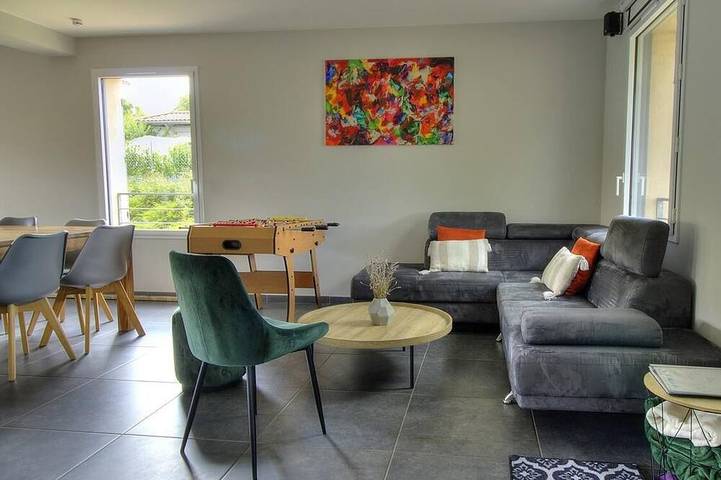 Gîte pour 15 personnes à Salles-Arbuissonnas-en-Beaujolais - 2