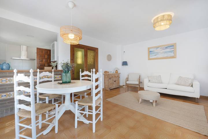Holiday Home 'Marinada I' with Sea Views, Wi-Fi & Air Conditioning in Montroig Bahia, Mont-roig del Camp