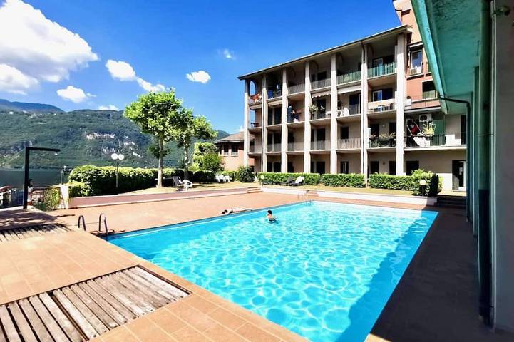 Appartamento per 4 persone, con giardino e piscina nonché balcone in Lierna