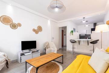 Gîte pour 3 personnes, avec terrasse dans Gare De Saint Raphael Valescure